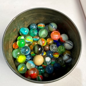 Lote de Bolitas Antiguas de Vidrio en Lata "Casenolin" - imagen 2