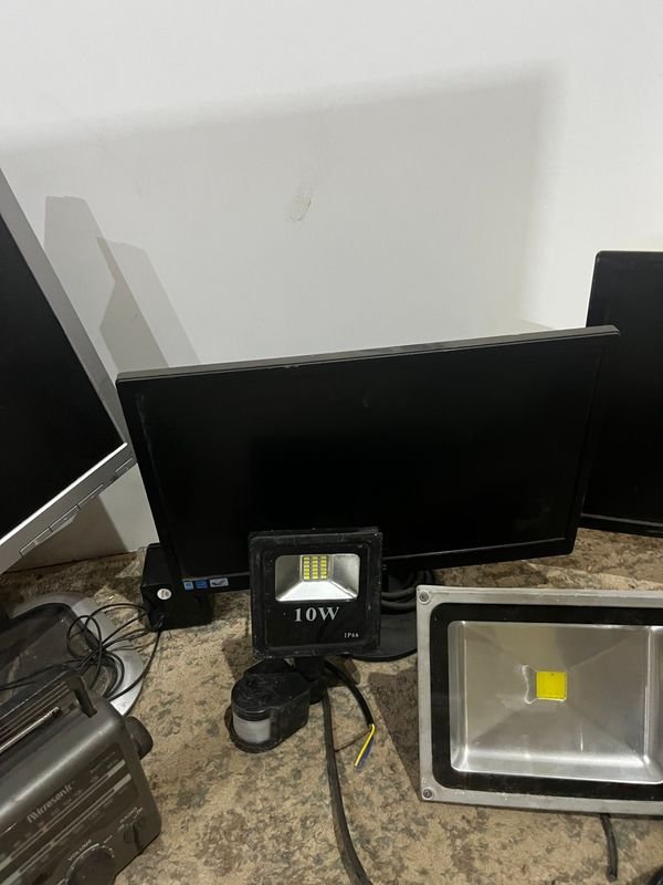 Packs de tecnología con monitores, luces LED y radio - imagen 4