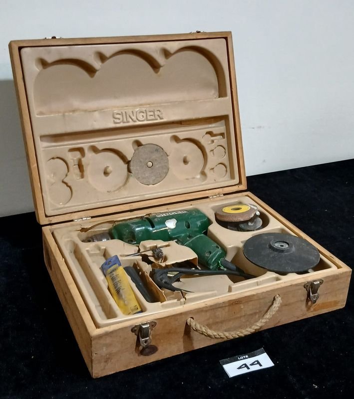 Taladro Eléctrico Antiguo Singer con Maletín de Madera y Accesorios