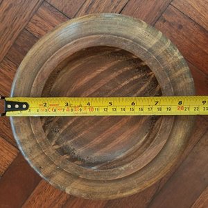 Revistero de Madera con Dos Bastones y Plato Decorativo - imagen 11