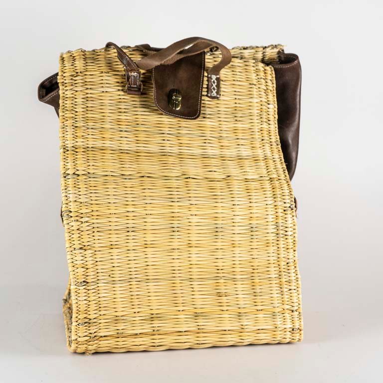 Lote siguiente: Bolsos de fibras naturales con cuero y cuerina