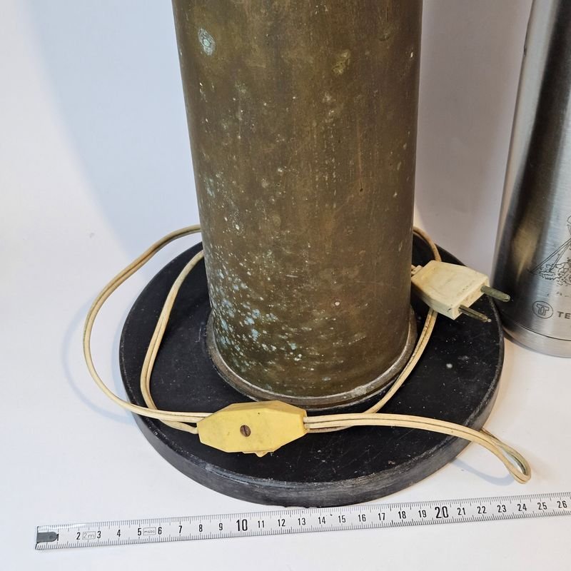 Lámpara de bronce de gran tamaño con base de vaina de munición - imagen 2