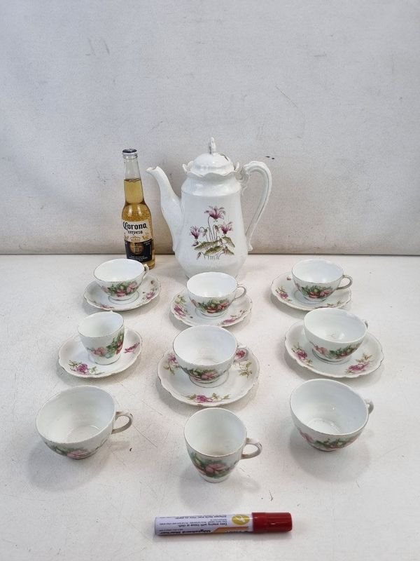 Juego de Café y Té de Porcelana M. Z. Austria con Flores Rosas y Verdes