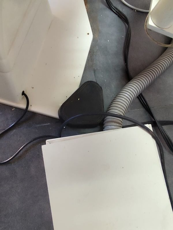 Silla de masaje relajante con piezas ajustables y contenedor de bebida - imagen 10