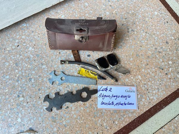 Kit de reparación de bicicletas antiguo - imagen 2
