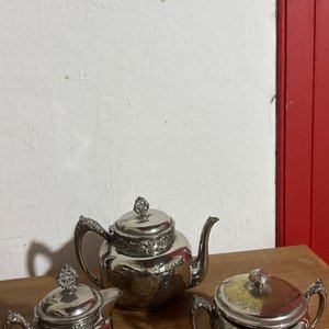 Lote anterior: Juego de Azucarera, Tetera y Lechera Plateada Antigua