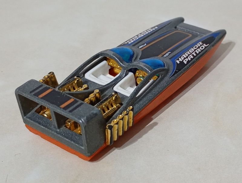 Lancha coleccionable Hot Wheels H2Go, modelo Harbor Patrol de la serie HW City Works - imagen 2