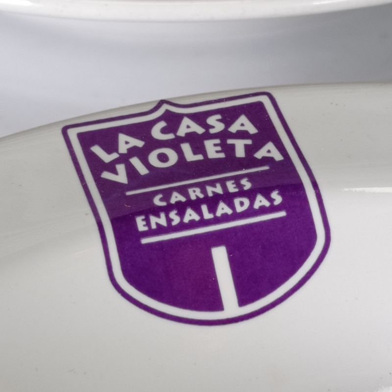 Platos de porcelana Olmos con logo de La Casa Violeta - imagen 2