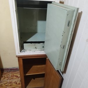 Antigua caja fuerte con mueble - imagen 5