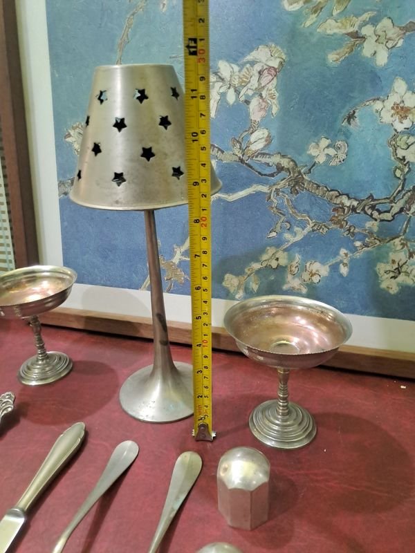 Colección de objetos de plata y melamina con accesorios de mesa y decoración - imagen 5