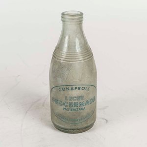 Lote siguiente: Botella de Vidrio Descremada Conaprole Antigua