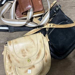Lote anterior: Lote de Carteras de Cuero y Accesorios