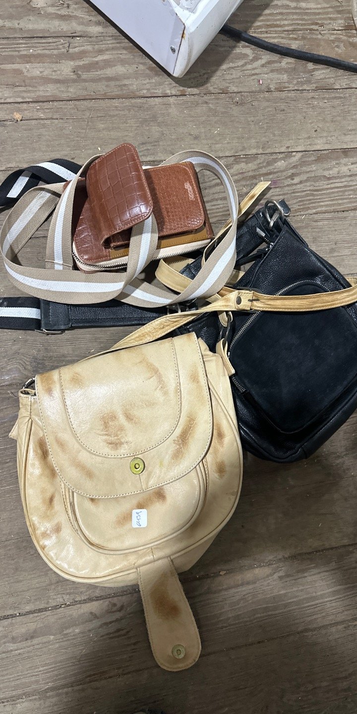 Lote de Carteras de Cuero y Accesorios