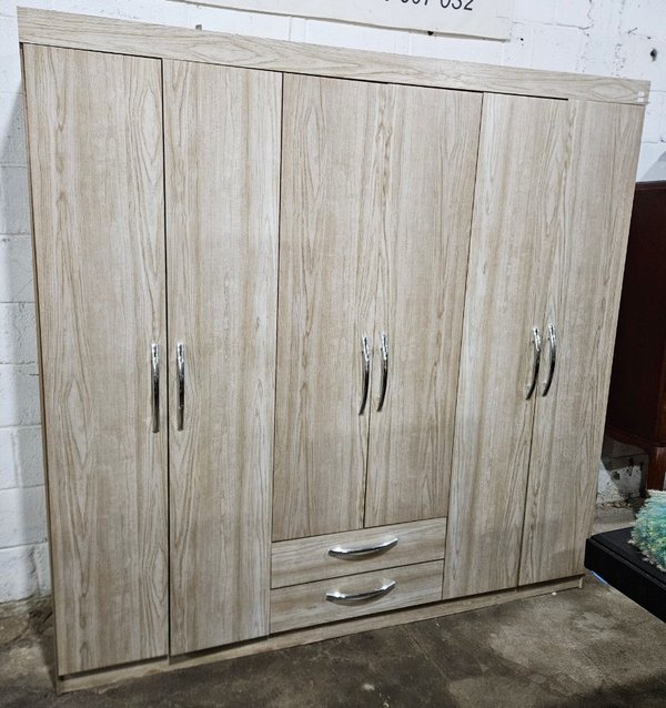Item 2207 - Image 0
