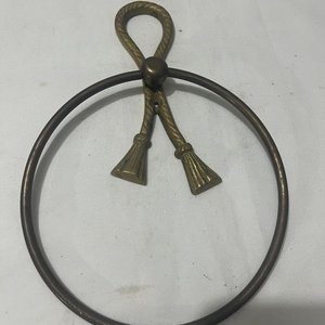 Toallero de Bronce con Detalle de Borlas - imagen 3