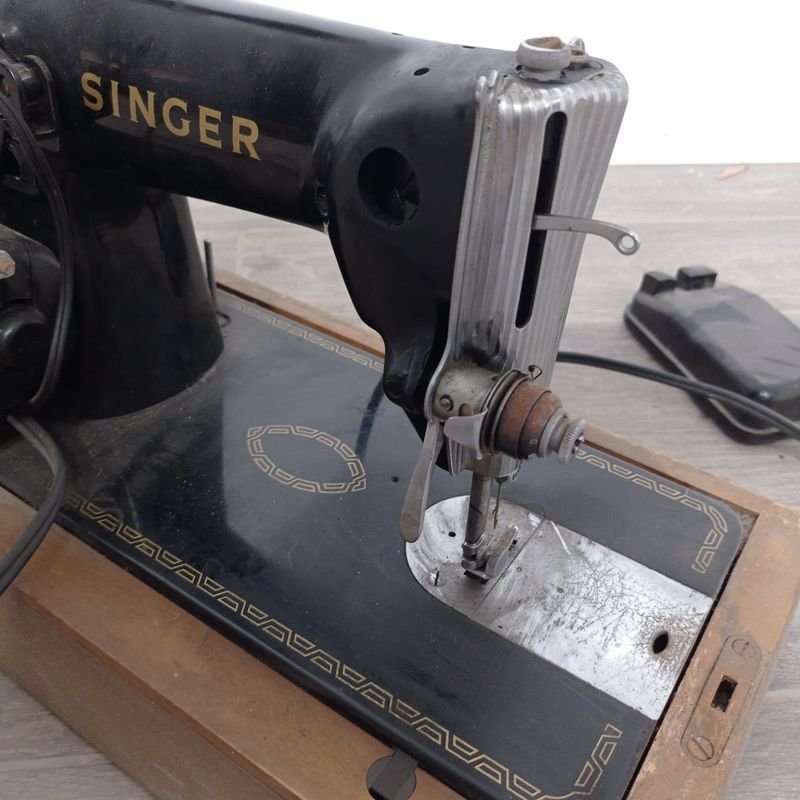 Maquina de coser Singer en mal estado - imagen 4