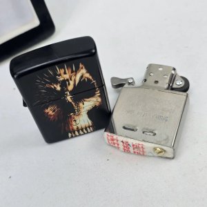 Encendedor Negro con Diseño de Calavera Estilo Zippo - imagen 3