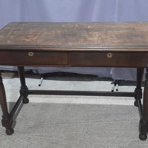 Escritorio de Madera con Patas Torneadas y Dos Cajones con Llave - imagen 1