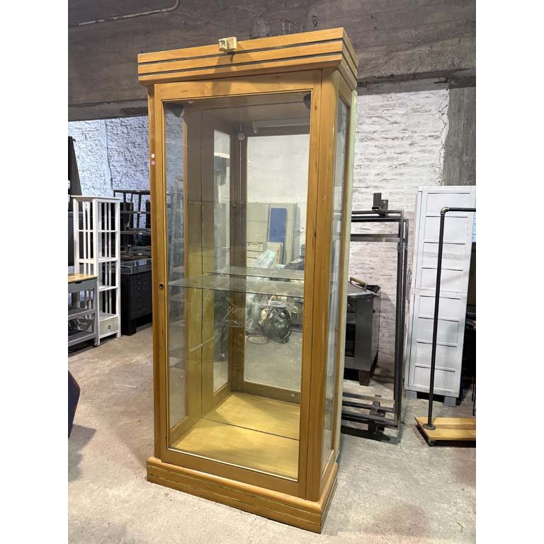 Lote anterior: Vitrina de madera y vidrio para decoración