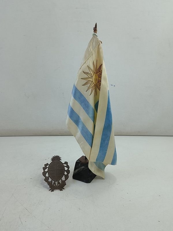 Conjunto Decorativo Bandera Uruguay Bronce y Mármol