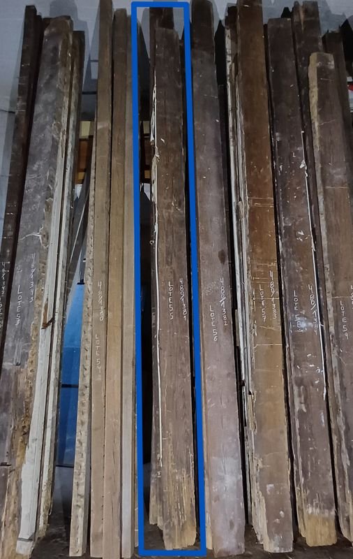 Lote siguiente: Seis tirantes de pinotea con rastros de polilla para decoración
