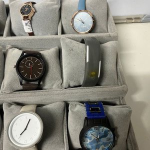 Lote de 12 Relojes, 2 Veladores y Lámpara Colgante Gris - imagen 8