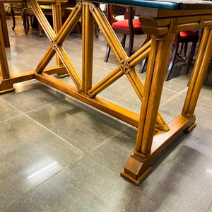 Mesa de Comedor Estilo Rústico con Tapa de Vidrio y Estructura de Madera - imagen 2