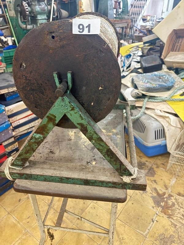 Cementadora de Vira Antigua con Carrete Metálico - imagen 1