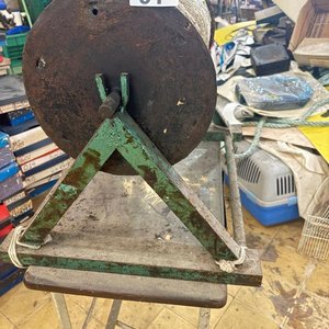 Cementadora de Vira Antigua con Carrete Metálico - imagen 1