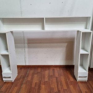 Lote anterior: Respaldo de Cama Blanco Moderno con Estantes y Cajones Laterales