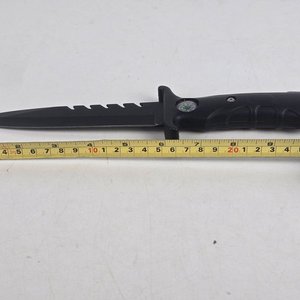 Cuchillo de Caza Negro con Brújula Integrada y Funda - imagen 6
