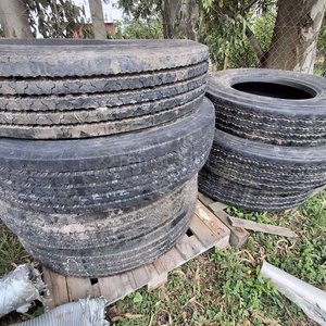 Lote siguiente: Juego de 4 Cubiertas Usadas para Camión o Tractor