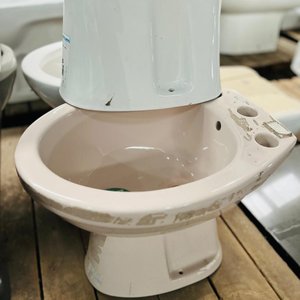 Lote de 7 Piezas Sanitarias: Inodoros, Bidet y Cisternas - imagen 3