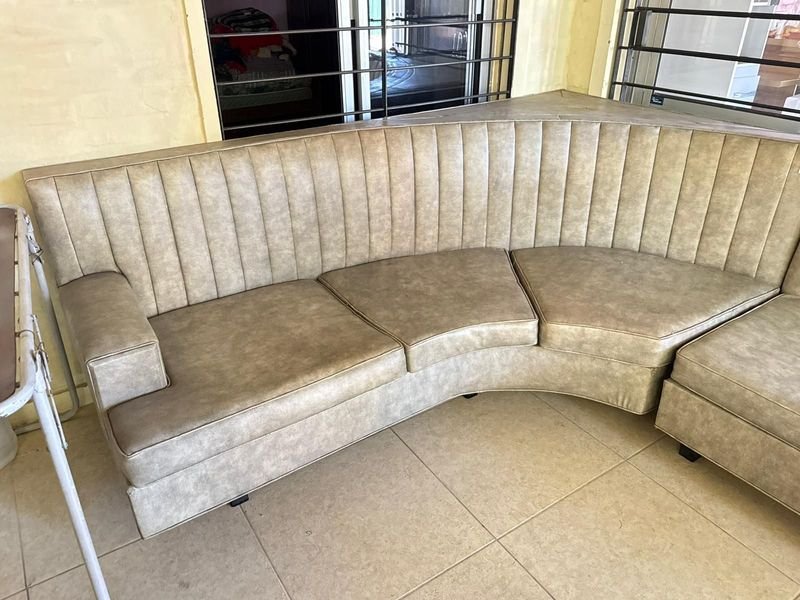 Sofá de dos módulos con diseño curvo y tapizado sano - imagen 2