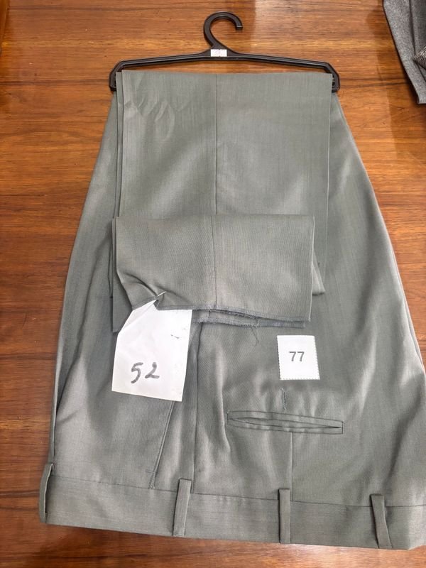 Pantalón de Vestir Gris Talle 52