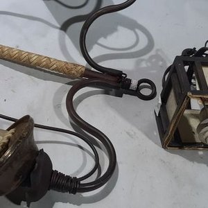 Apliques Colgantes de Hierro Macizo: Uno de 2 Picos y Uno Cuadrado - imagen 2