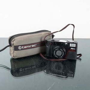 Cámara Analógica Nikon One Touch con Estuche Tamrac - imagen 1