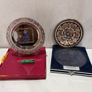 Lote siguiente: Set de 2 Platos Decorativos Metálicos y de Cobre