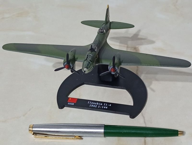 Lote anterior: Modelo a escala del avión ILYUSHIN IL-4 soviético de la Segunda Guerra Mundial