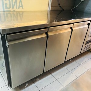 Bajo Mostrador Refrigerado Acero Inoxidable Tres Puertas 180x70x81cm - imagen 2