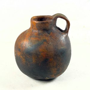 Lote siguiente: Jarra de Cerámica Artesanal con Asa y Acabado Rústico