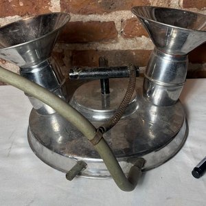 Vinera Antigua de Acero Inoxidable para Dos Damajuanas - imagen 2