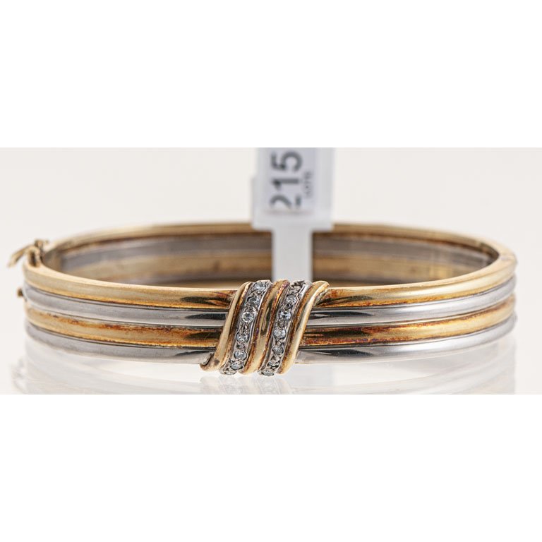 Lote siguiente: Pulsera de oro 18k con brillantes