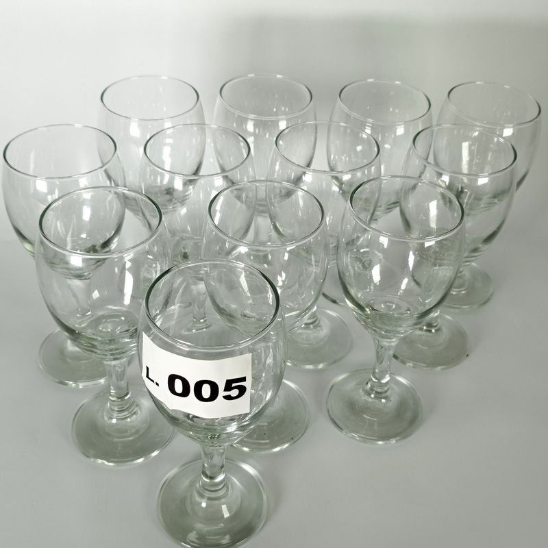 Doce copas de vino en vidrio - imagen 2