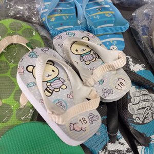 15 Pares de Chancletas para Niños con Diseños Variados y Talles Diversos - imagen 8