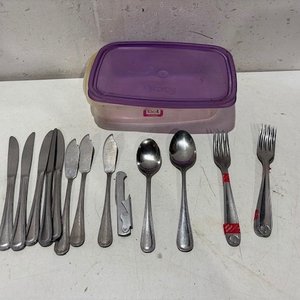 Lote siguiente: Lote de Cubiertos Metálicos con Estuche