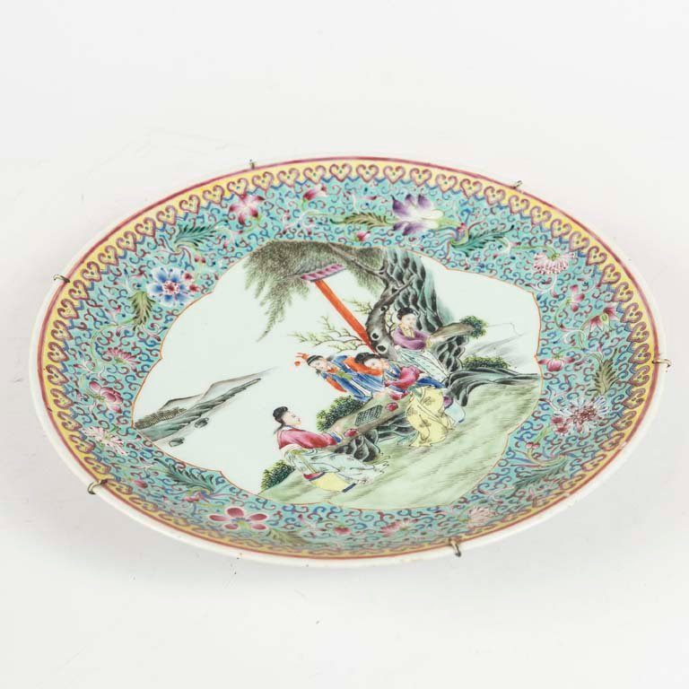 Lote siguiente: Plato porcelana china pintado a mano con escena geisha