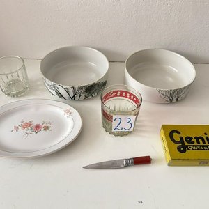 Lote siguiente: Set de Vajilla: 2 Bols de Loza, Bandeja y 2 Vasos