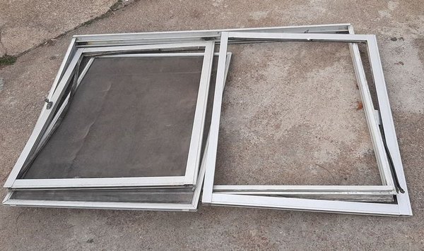 Ventana de Aluminio con Mosquitero, 2 Hojas, Sin Vidrio - imagen 1