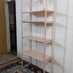 Biblioteca Estilo Art Decó en Caño Rosa con Detalles en Bronce - imagen 4